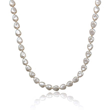 Lataa kuva Galleria-katseluun, Pearl necklace product picture on a white background
