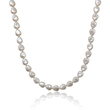 Lataa kuva Galleria-katseluun, Pearl necklace product picture on a white background