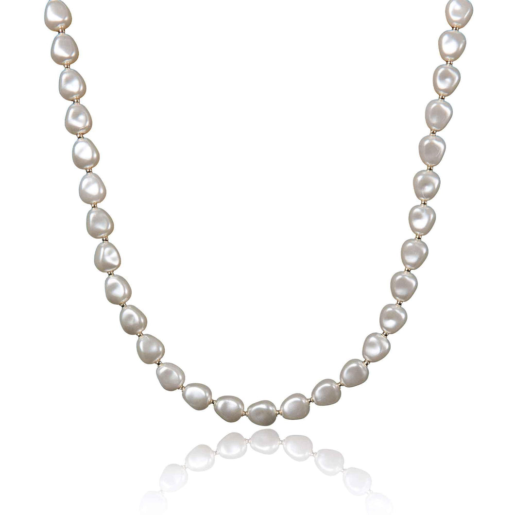 Pearl necklace product picture on a white background